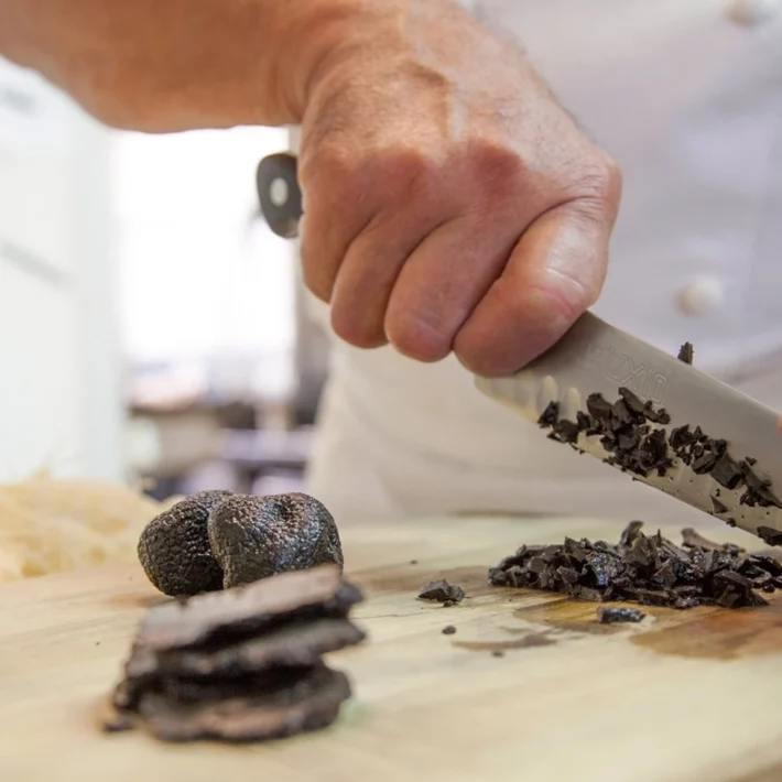 Truffe noire fraîche en morceaux – Tuber Melanosporum (professionnels)